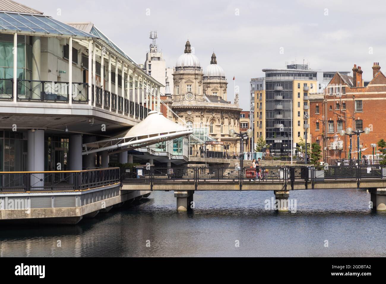 Antica e moderna, vecchia e nuova architettura nel centro di Hull vista, Kingston upon Hull, Yorkshire UK Foto Stock