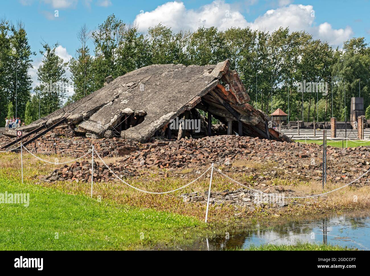 Camera a gas in rovina nel campo di concentramento di Auschwitz II-Birkenau, Oswiecim, Polonia Foto Stock