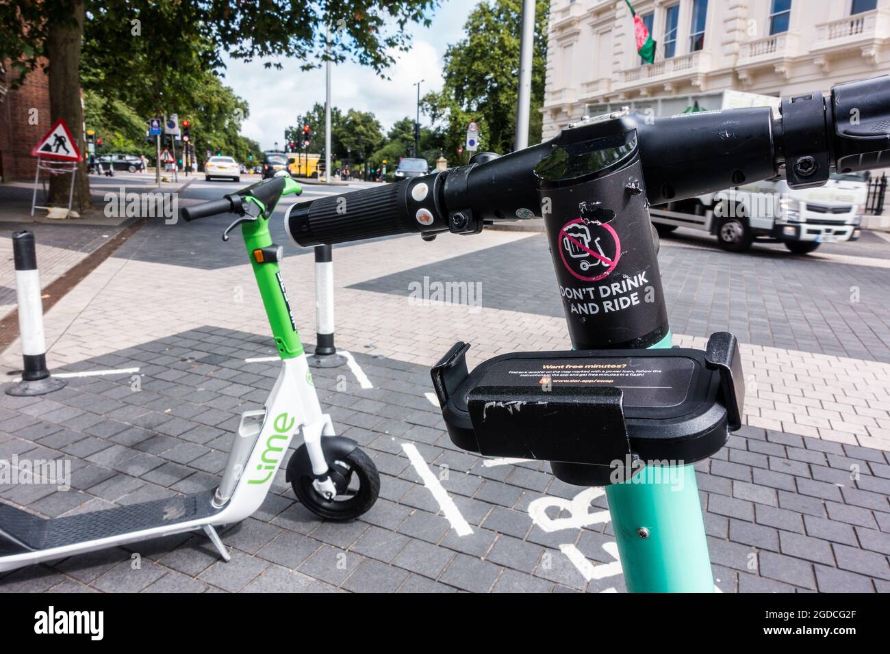 Noleggio scooter a Londra Kensington Foto Stock