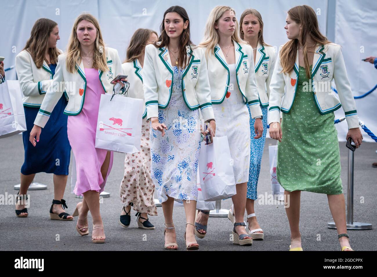 Henley Royal Regatta torna dopo essere stato annullato per la prima volta nella sua storia di 182 anni. Oxfordshire, Regno Unito. Foto Stock