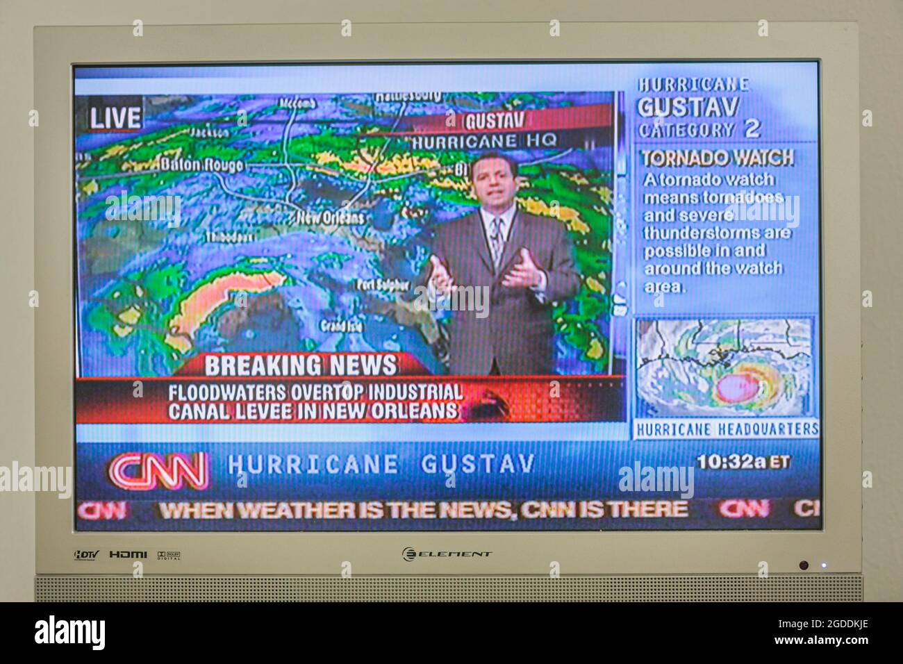 Televisione TV schermo monitor CNN Hurricane Gustav meteorologo meteo, Ciad Myers Live segnalazione New Orleans flooding categoria 2 orologio tornado Foto Stock