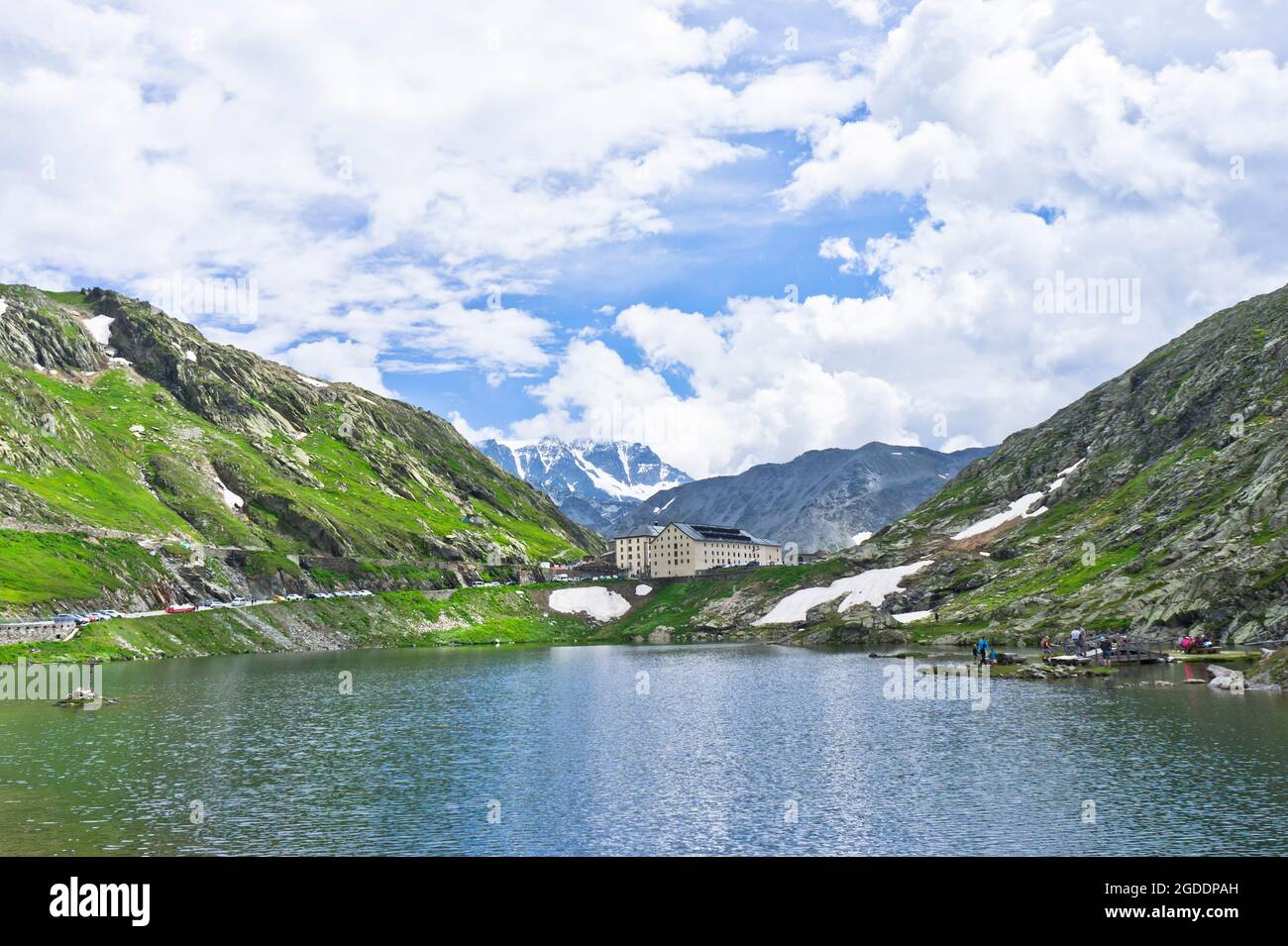 Paesaggio naturale con lago nelle Alpi, Passo San Bernardo, Italia, Europa Foto Stock