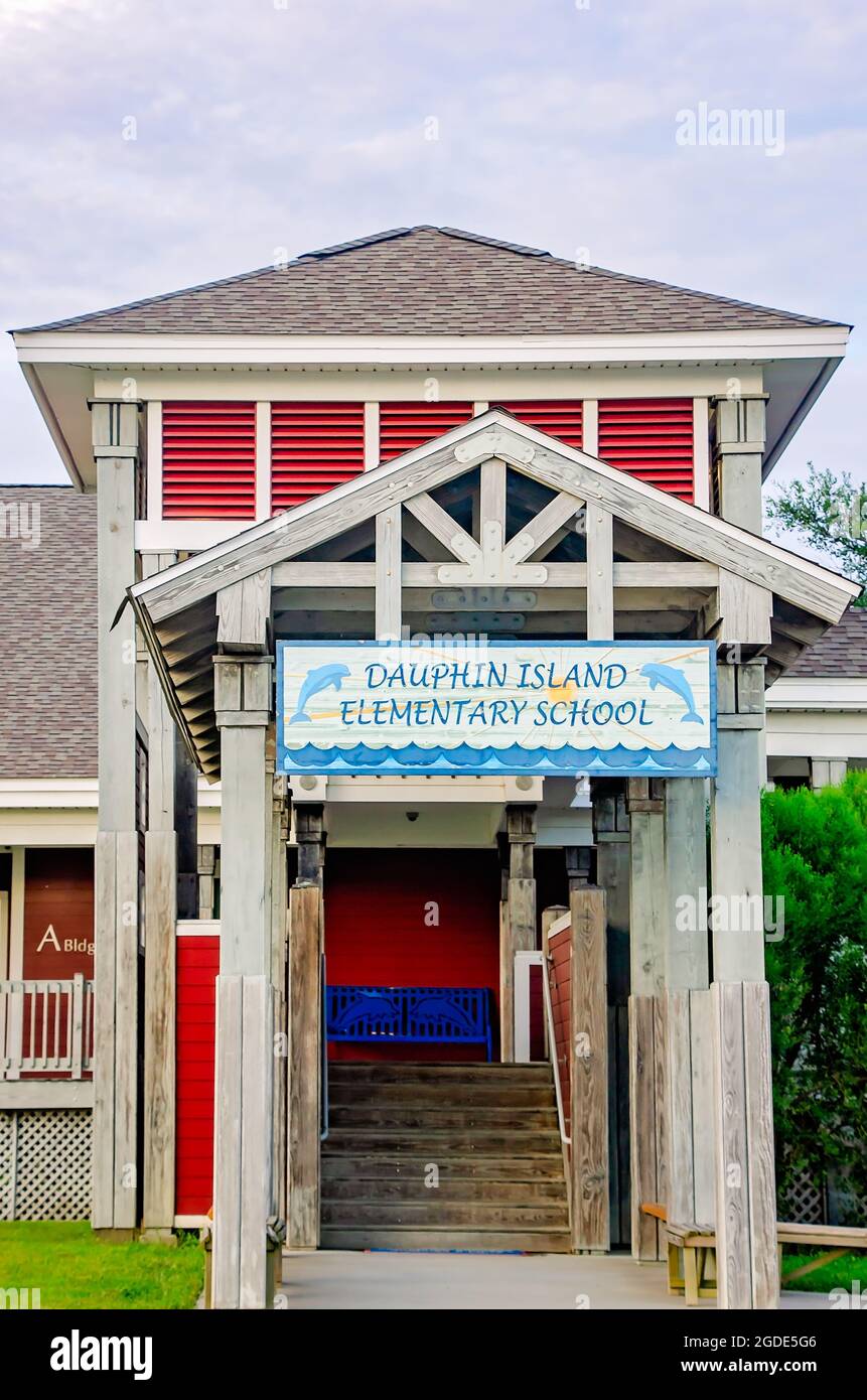 Dauphin Island Elementary School is pictured, 12 agosto 2021, in Dauphin Island, Alabama. La scuola elementare è stata completata nel 2016. Foto Stock