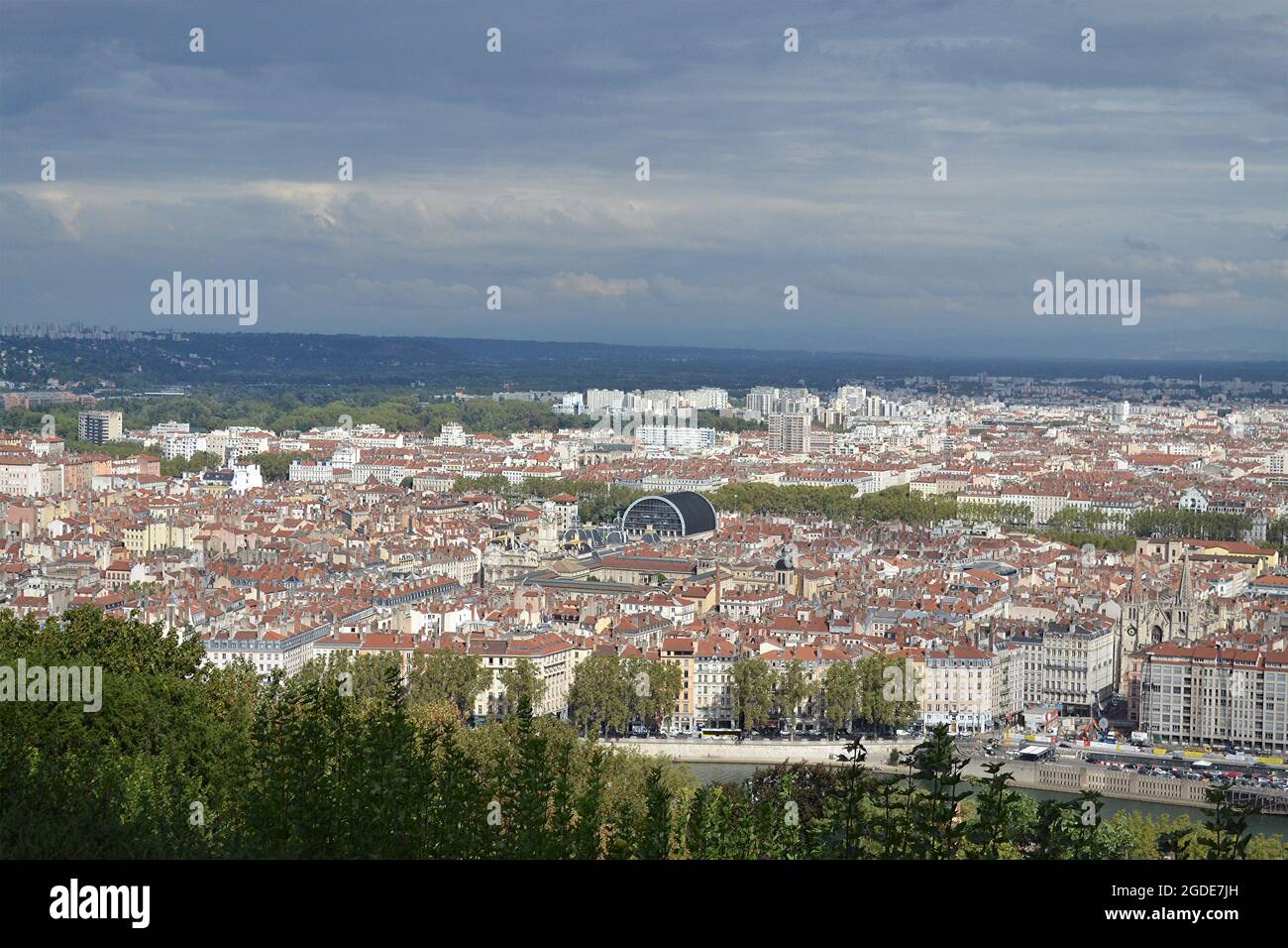 Ville de Lyon en France, vue sur l'opéra depuis la cathédrale de Fourvière Foto Stock