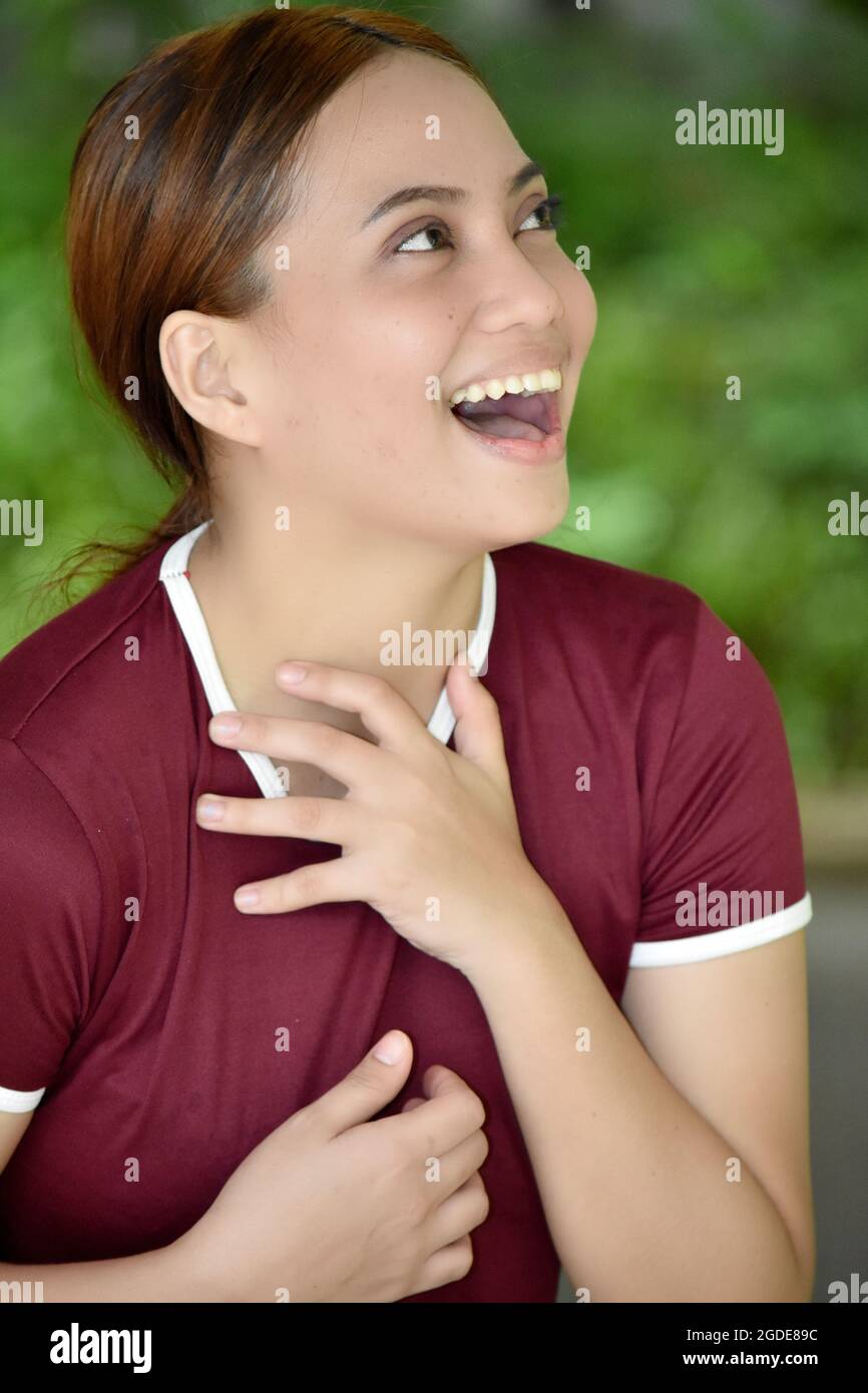 Una giovane femmina Redhead di Laughing Foto Stock