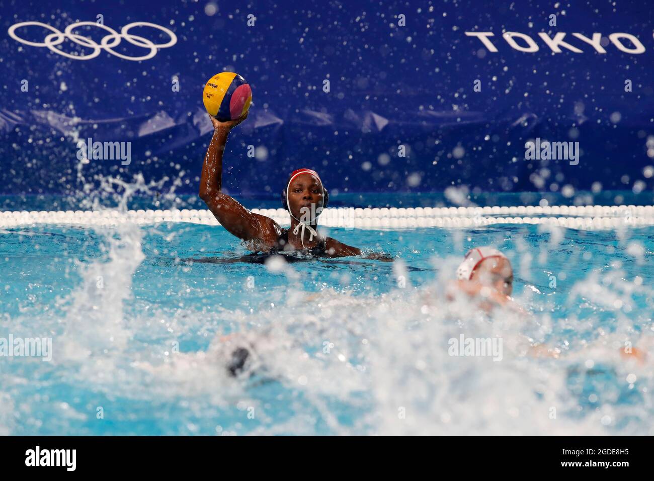 Tokyo, Kanto, Giappone. 24 luglio 2021. Team il portiere degli Stati Uniti Ashleigh Johnson (1) contro il Giappone durante la partita preliminare del Gruppo B durante i Giochi Olimpici estivi di Tokyo 2020 al Tatsumi Water Polo Center. (Credit Image: © David McIntyre/ZUMA Press Wire) Foto Stock