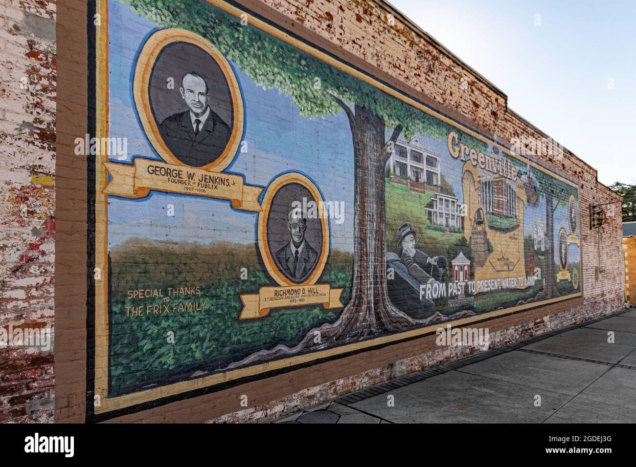 Greenville, Georgia, Stati Uniti, novembre 14, 2020: Grande murale raffigurante il passato e il patrimonio di Greenville reso possibile da Go Georgia Arts Foto Stock