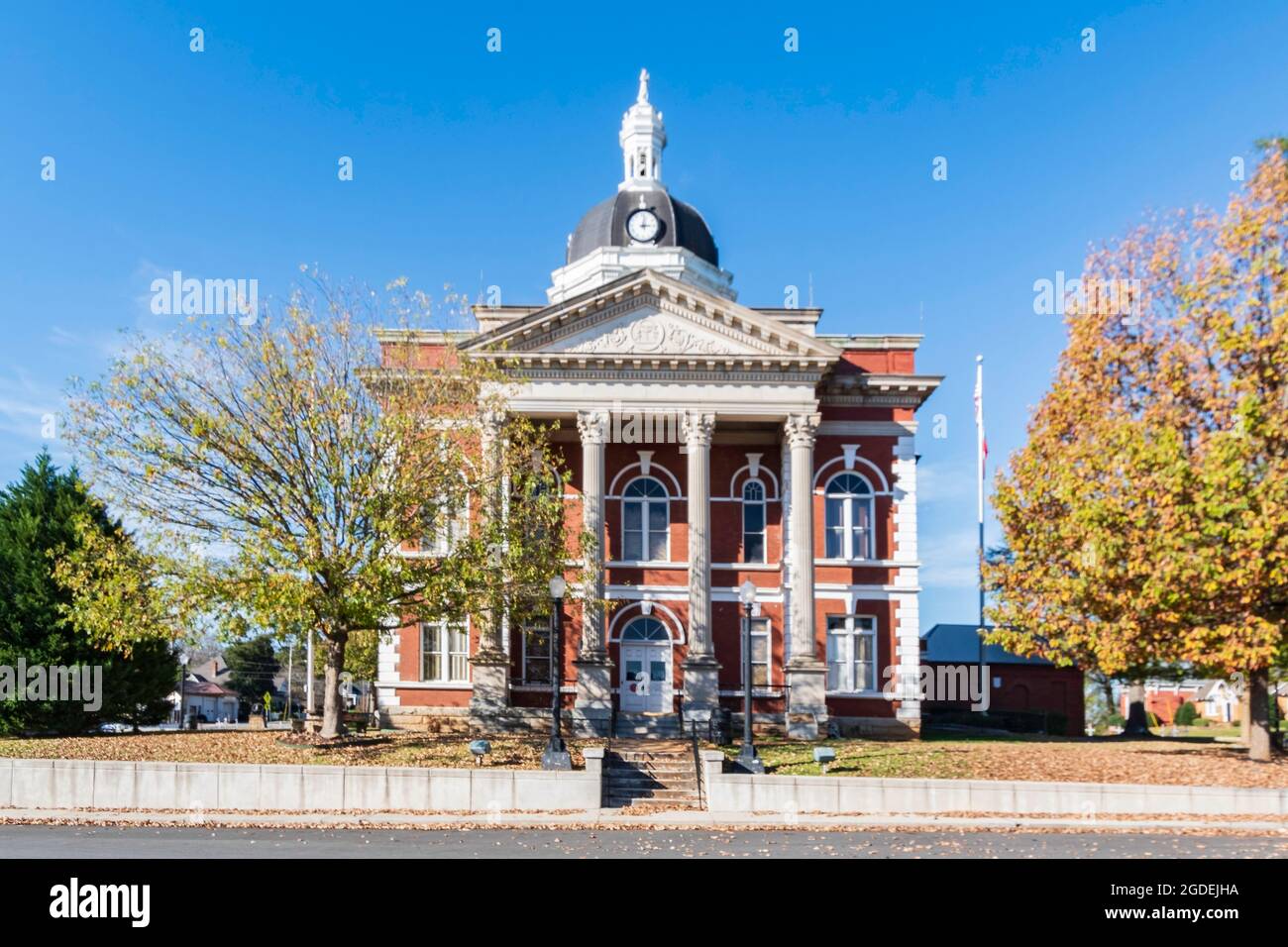 Greenville, Georgia, Stati Uniti, novembre 14, 2020: Storico tribunale della contea di Meriweather costruito nel 1903-1904 in una bella giornata di autunno luminoso. Foto Stock