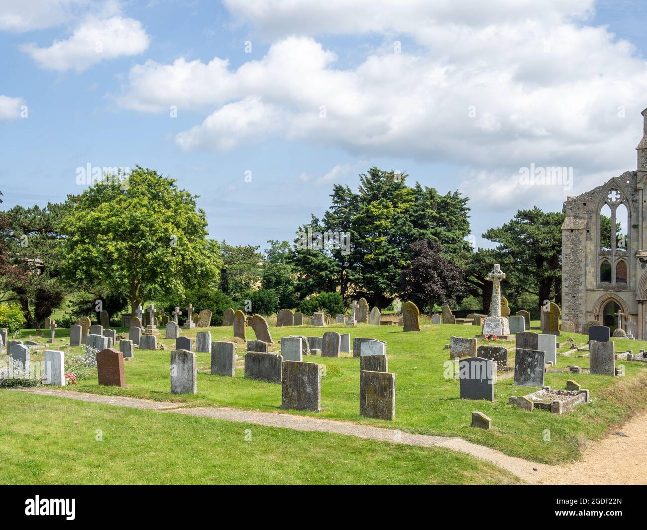 La Chiesa Priora di Santa Maria e la Santa Croce, Binham, Norfolk, Regno Unito; parte di un monastero del 13 ° secolo convertito in una chiesa parrocchiale. Foto Stock