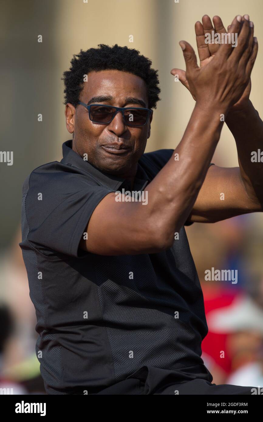 CRIS Carter, ex enshrinee, durante la sfilata della Pro Football Hall of Fame, sabato 7 agosto 2021, a Canton, Ohio. (Max Siker/immagine dello sport) Foto Stock