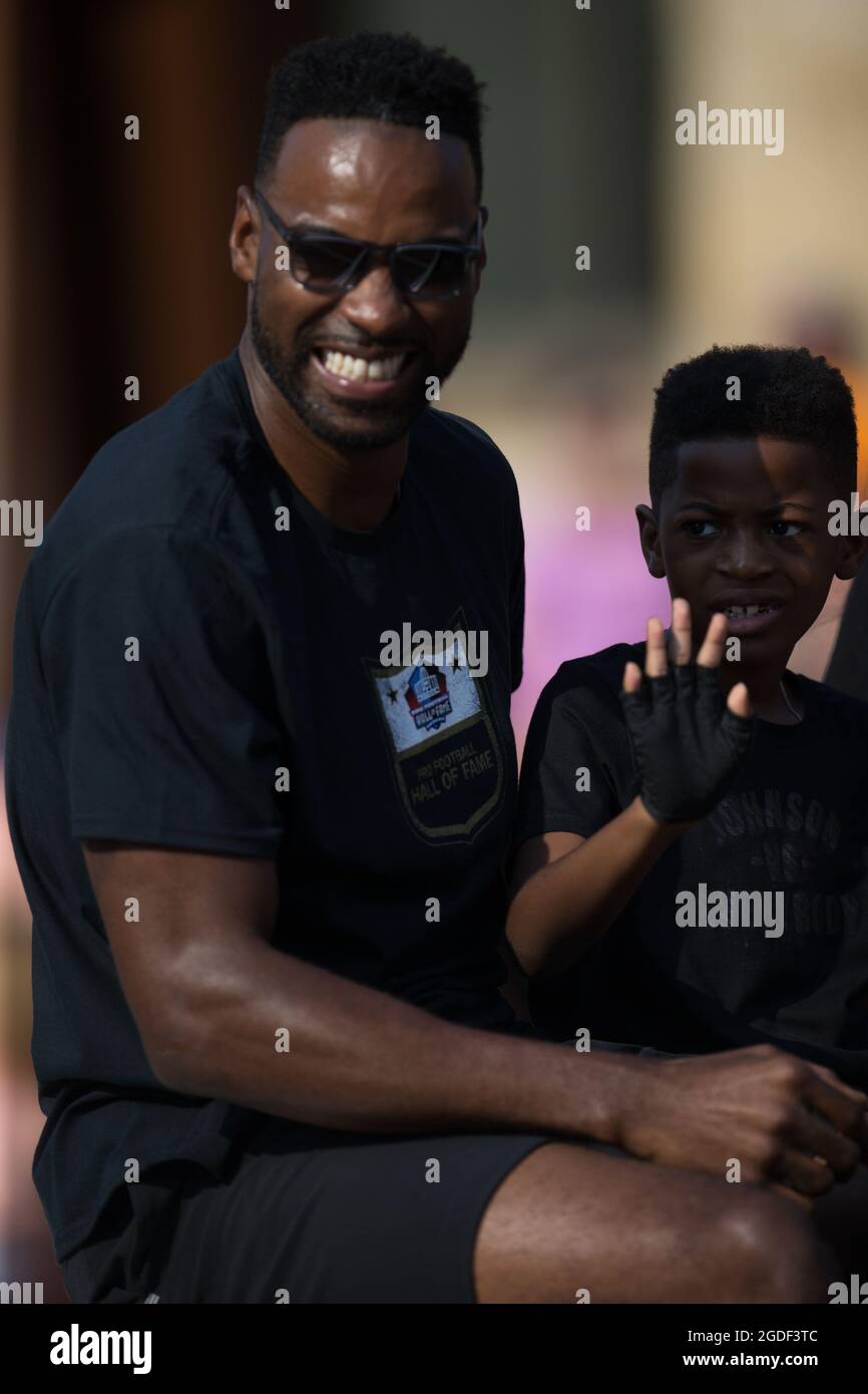 Calvin Johnson, Class of 2020 Enshinree, durante la Pro Football Hall of Fame Parade, sabato 7 agosto 2021, a Canton, Ohio. (Max Siker/immagine dello sport) Foto Stock