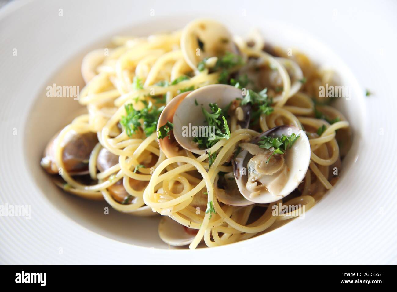 Spaghetti Vongole , spaghetti con vongole e chili Foto Stock