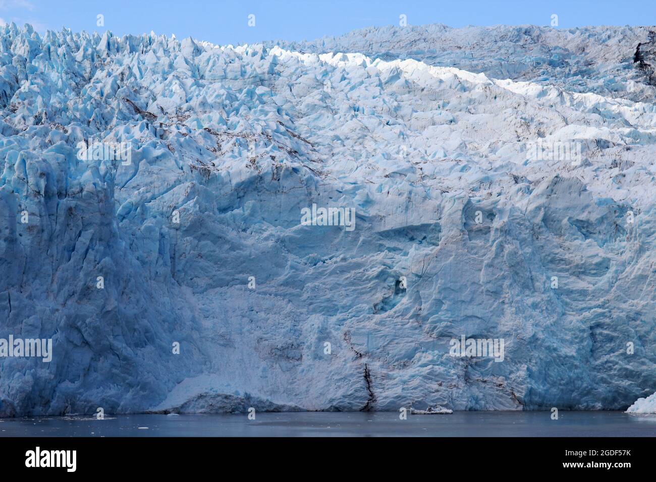Die Front des Aialik Gletschers im Kenai Fjords Nationalpark im Süden Alaska, USA. Foto Stock