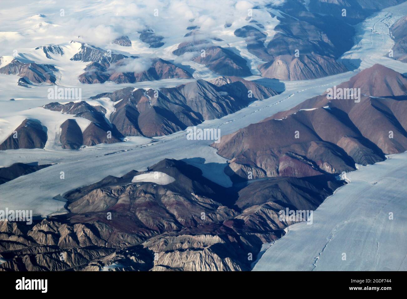 Grönland von oben, Luftaufnahme von Grönland aus einem Flugzeug während eines Überflugs. Foto Stock