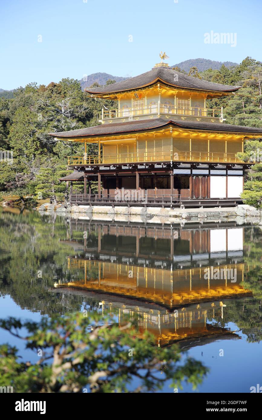 Kinkakuji Temple (il Padiglione Dorato) a Kyoto, Giappone Foto Stock