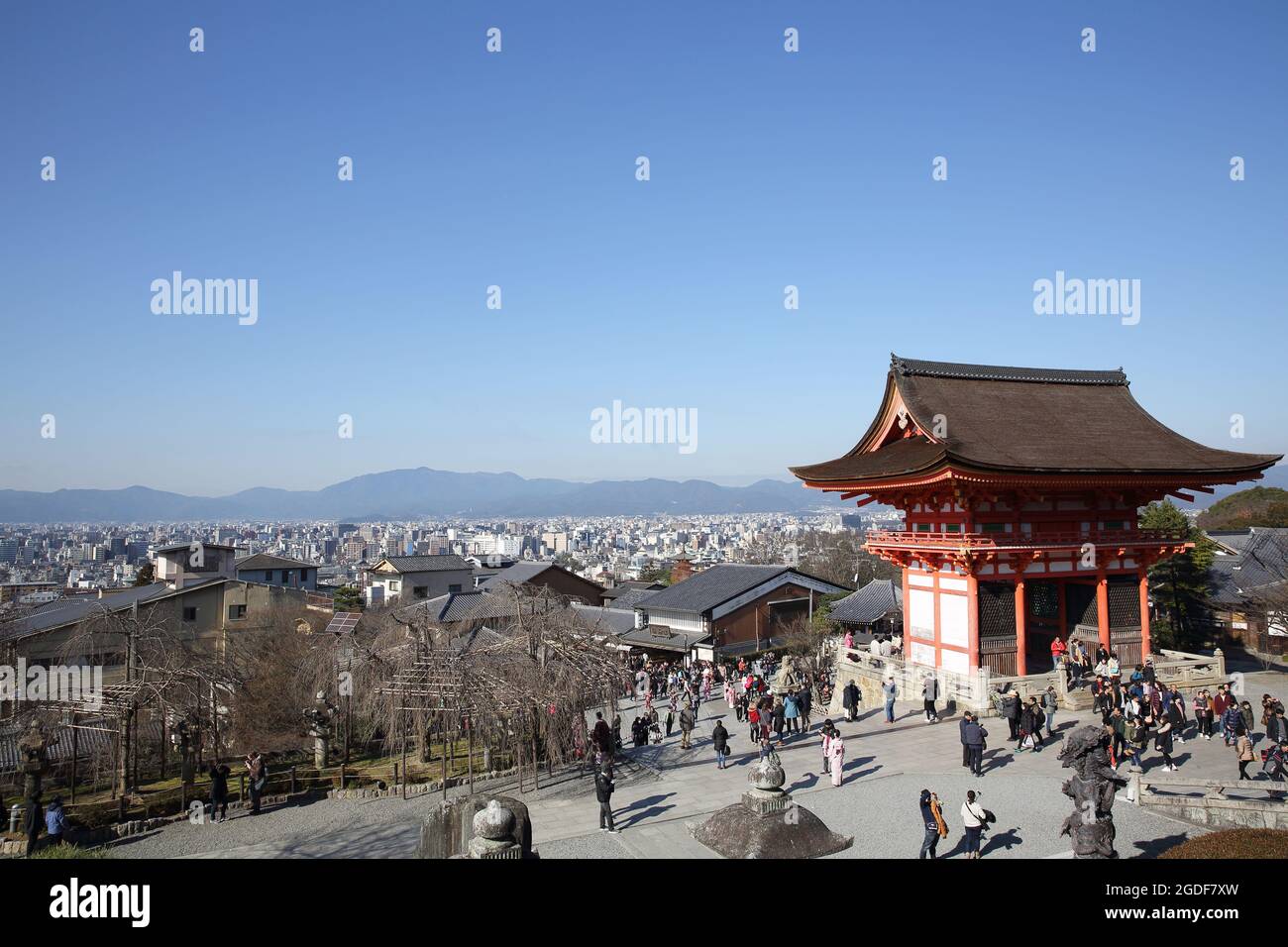 KYOTO - Dicembre 31: I turisti visitano il tempio Kiyomizu il 31,2016 Dicembre a Kyoto, Giappone. Foto Stock