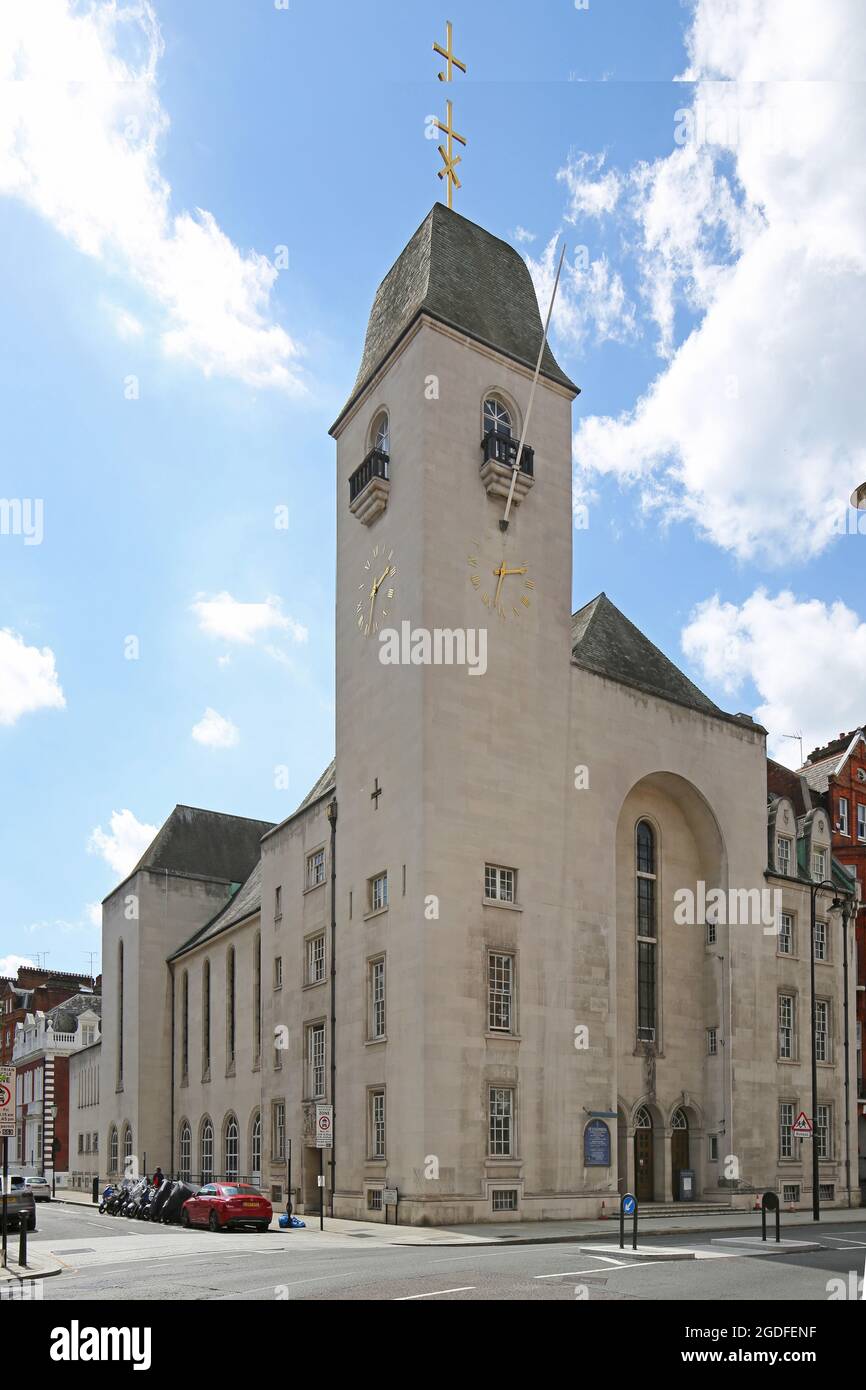 St Columba's Church of Scotland in Pont Street nel quartiere Belgravia di Londra. Progettato da Edward Maufe, 1955. Rimpiazzò la chiesa distrutta nel WW2 Foto Stock