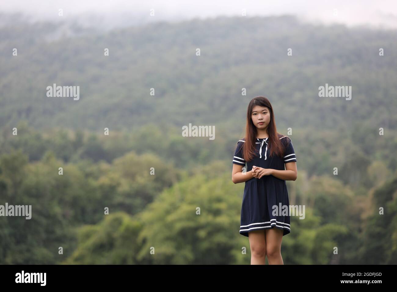 Ragazza asiatica in natura Foto Stock