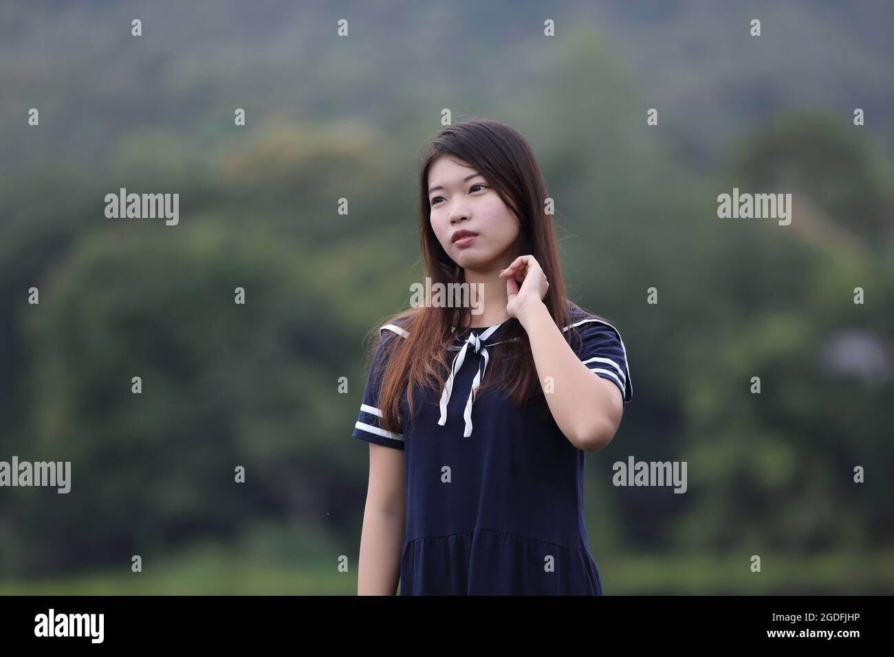 Ragazza asiatica in natura Foto Stock