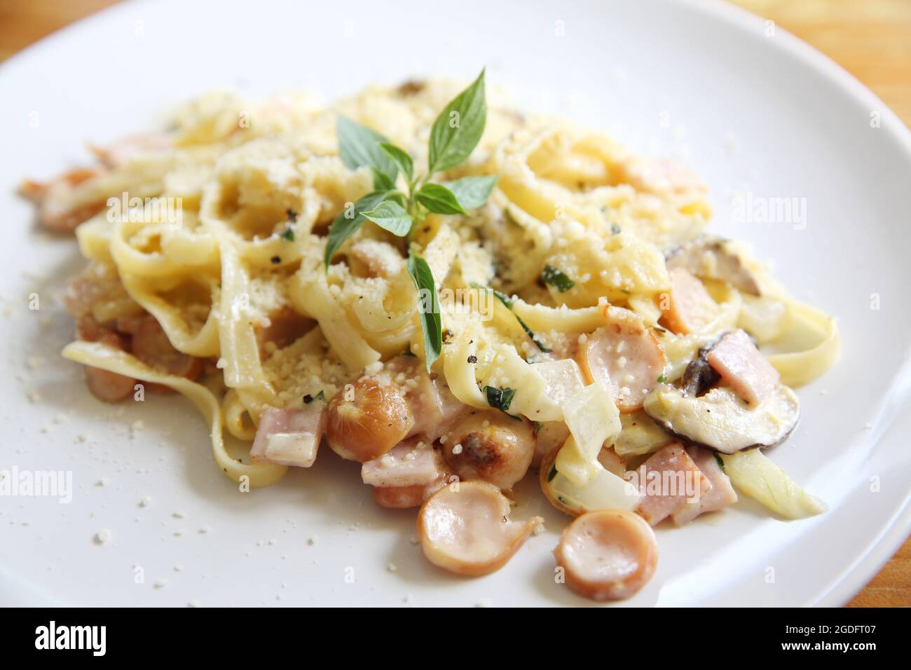 La pasta alla carbonara cibo italiano Foto Stock