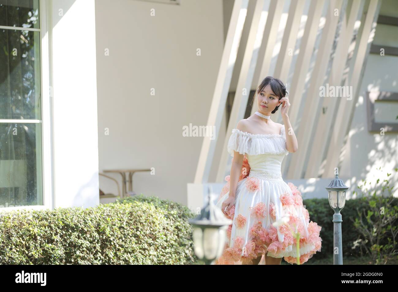 Sposa Asiatica in abito bianco Foto Stock Sposa Asiatica in abito bianco Foto Stock