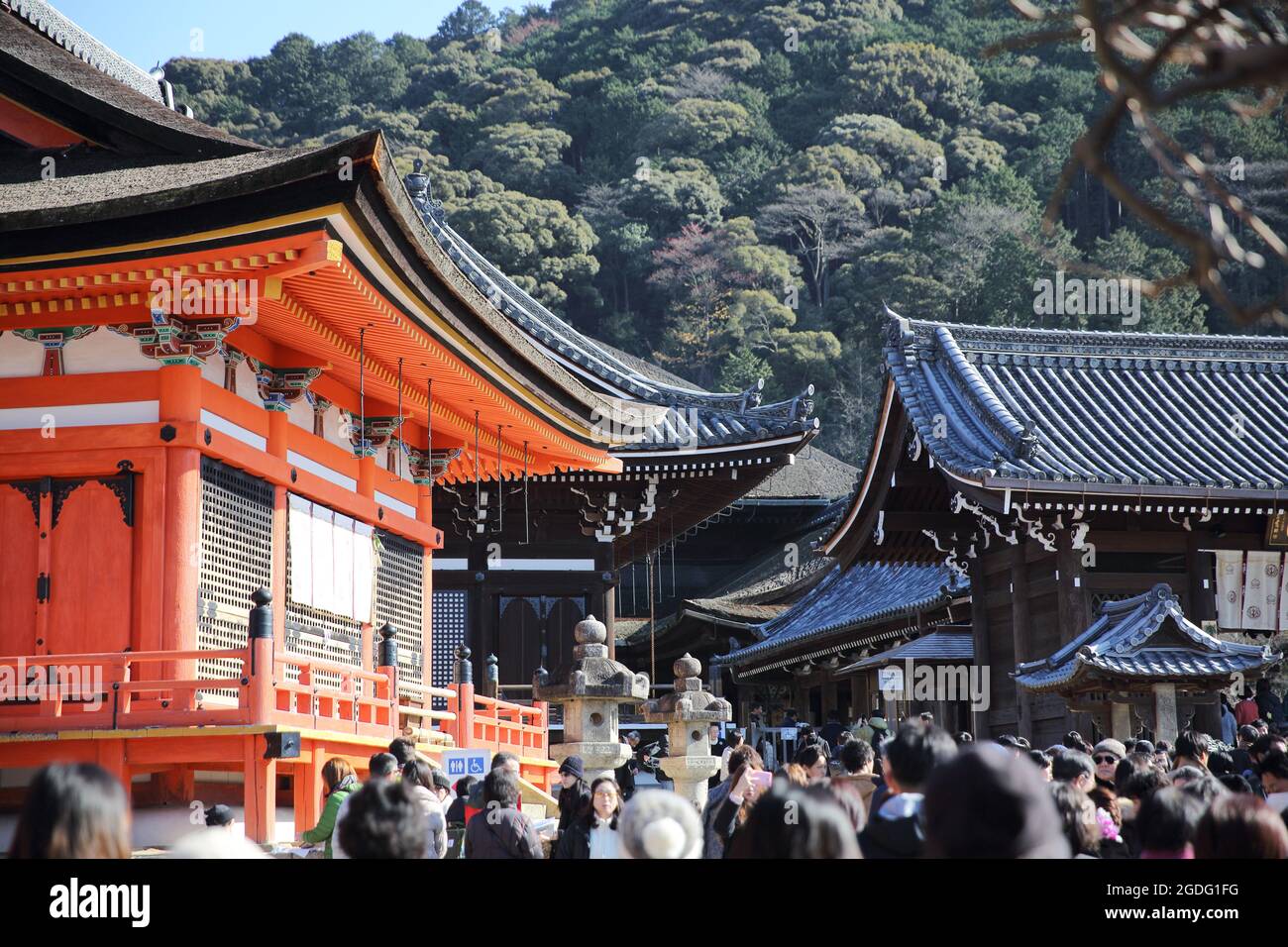 KYOTO - Dicembre 31: I turisti visitano il tempio Kiyomizu il 31,2016 Dicembre a Kyoto, Giappone. Foto Stock