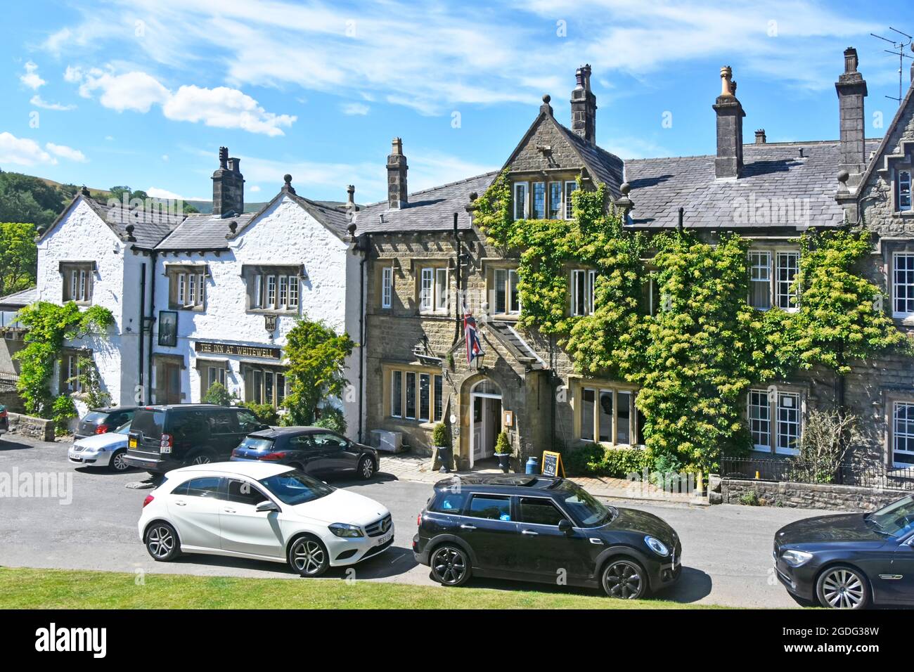 Facciata anteriore storico vecchio Inn a Whitewell un hotel villaggio sul Ducato di Lancaster Estate nella Foresta di Bowland vicino Clitheroe Lancashire Inghilterra Regno Unito Foto Stock