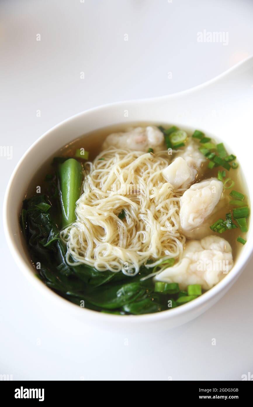 Noodle e gamberetti gnocchi cibo cinese Foto Stock