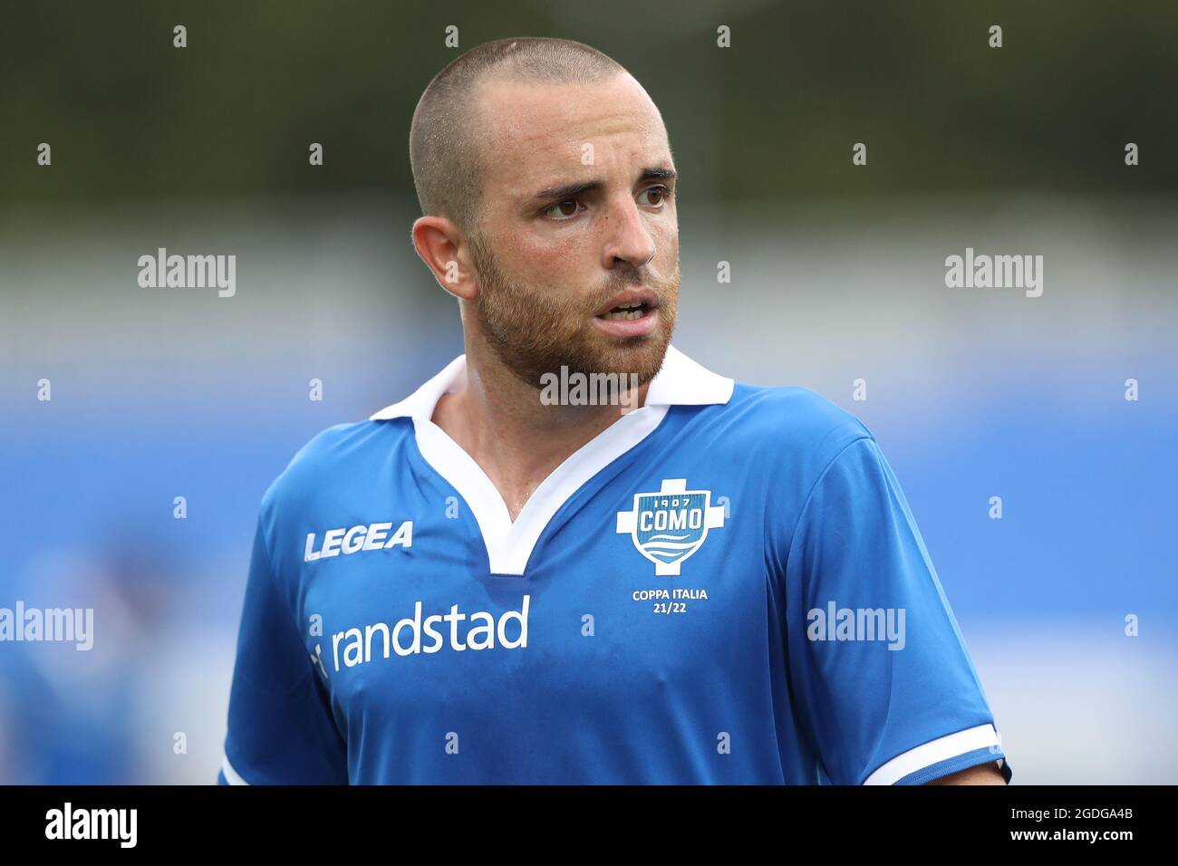 Novaro, Italia, 7 agosto 2021. Tommaso Arrigoni di Como durante la Coppa Italia allo Stadio Silvio Piola di Novaro. L'immagine di credito dovrebbe essere: Jonathan Moscop / Sportimage Foto Stock