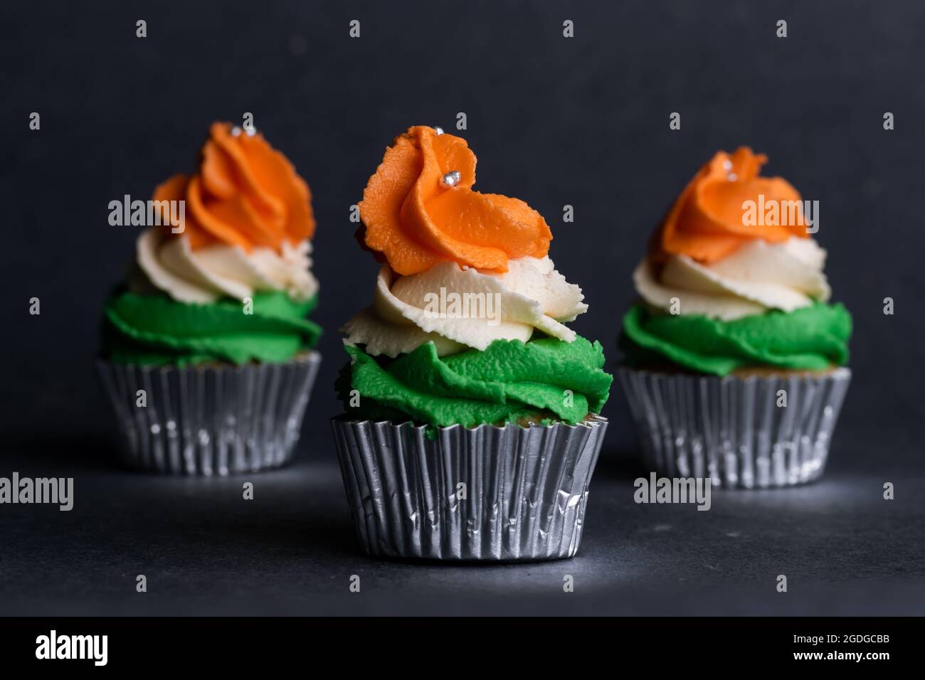 Cupcake decorato con glassa a tre colori per celebrare il giorno dell'Indipendenza Indiana. India Indipendenza. Festa dell'Indipendenza. Foto Stock