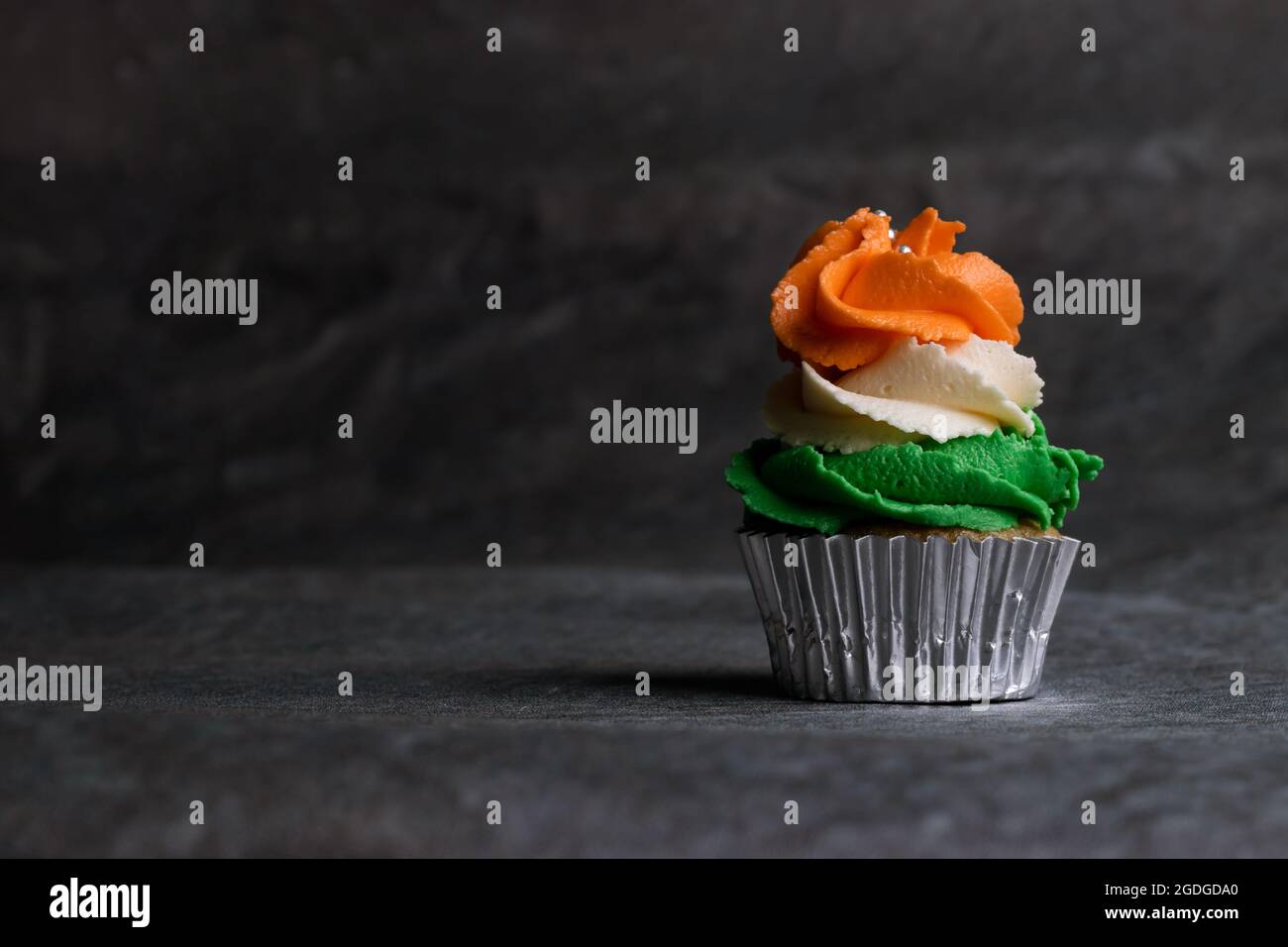 Cupcake decorato con glassa a tre colori per celebrare il giorno dell'Indipendenza Indiana. India Indipendenza. Festa dell'Indipendenza. Foto Stock