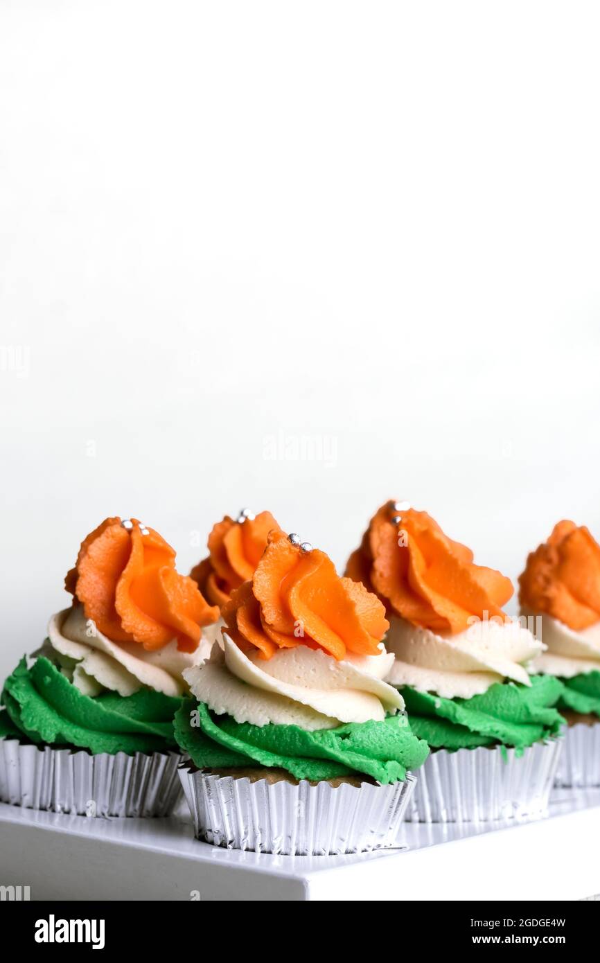 Cupcake decorato con glassa a tre colori per celebrare il giorno dell'Indipendenza Indiana. India Indipendenza. Festa dell'Indipendenza. Foto Stock