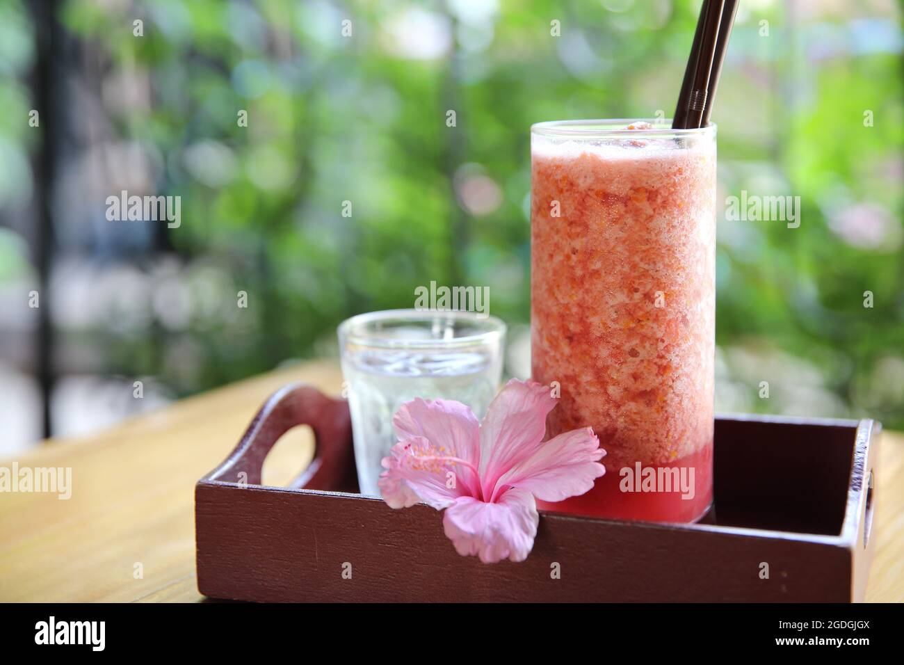 Mescolare il succo di frutti di bosco Foto Stock