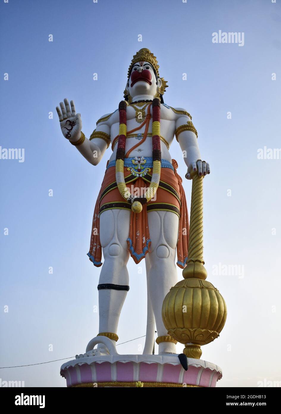 Hanuman è un dio indù e una scimmia divina (vanara) compagno del dio Rama. Hanuman è uno dei personaggi centrali dell'epica Ramayana indù Foto Stock