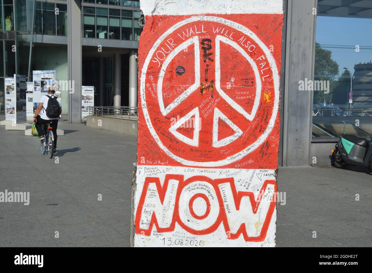 60° anniversario della costruzione del muro di Berlino - Potsdamer Platz, Berlino, Germania - 13 agosto 2021. Foto Stock