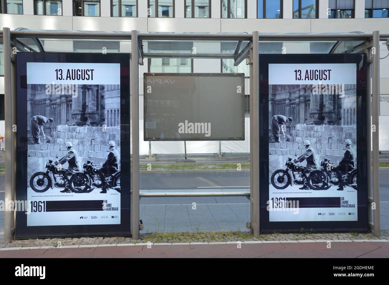 60° anniversario della costruzione del muro di Berlino - Potsdamer Platz, Berlino, Germania - 13 agosto 2021. Foto Stock