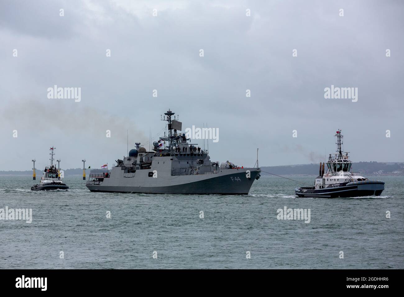 INS Tabar arrivo a Portsmouth. Visita del Regno Unito per celebrare il giorno dell'indipendenza in India. Foto Stock