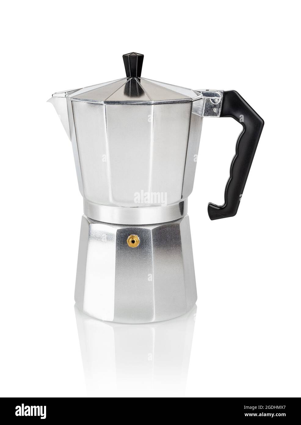 Macchina da caffè geyser isolata su sfondo bianco. Tradizionale moka pot italiano per preparare un espresso forte e scuro. Primo piano della caffettiera del geyser in metallo. Foto Stock