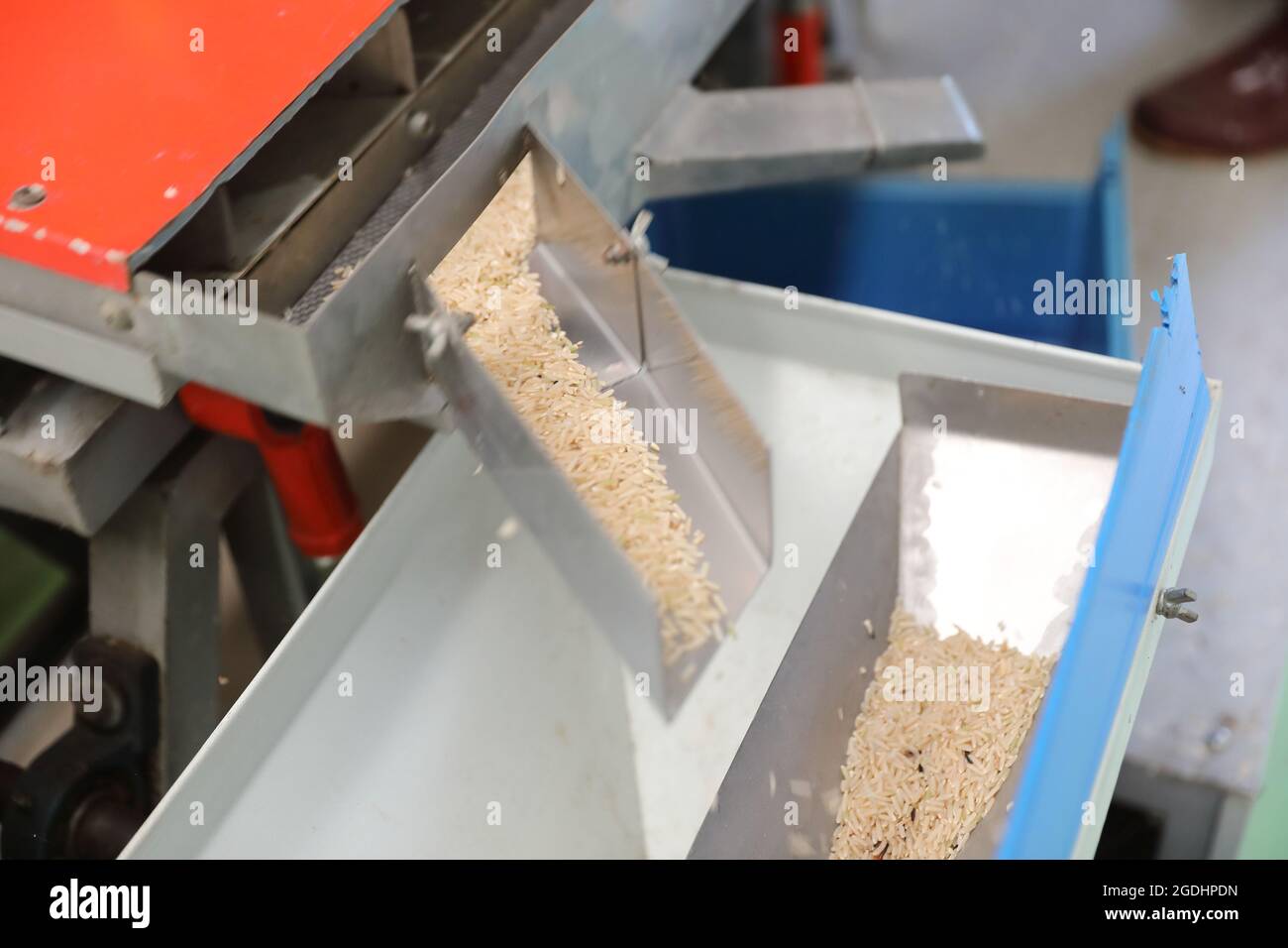 Macchina di fabbrica fresatura del riso in primo piano Foto Stock