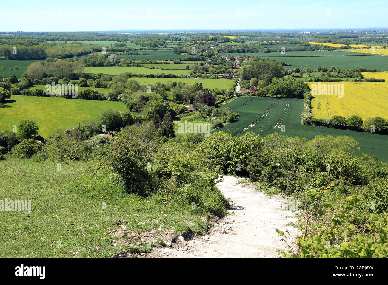 Vista di Brook da Broad Downs e la Wye National Nature Reserve sopra Wye, Ashford, Kent, Inghilterra, Regno Unito Foto Stock