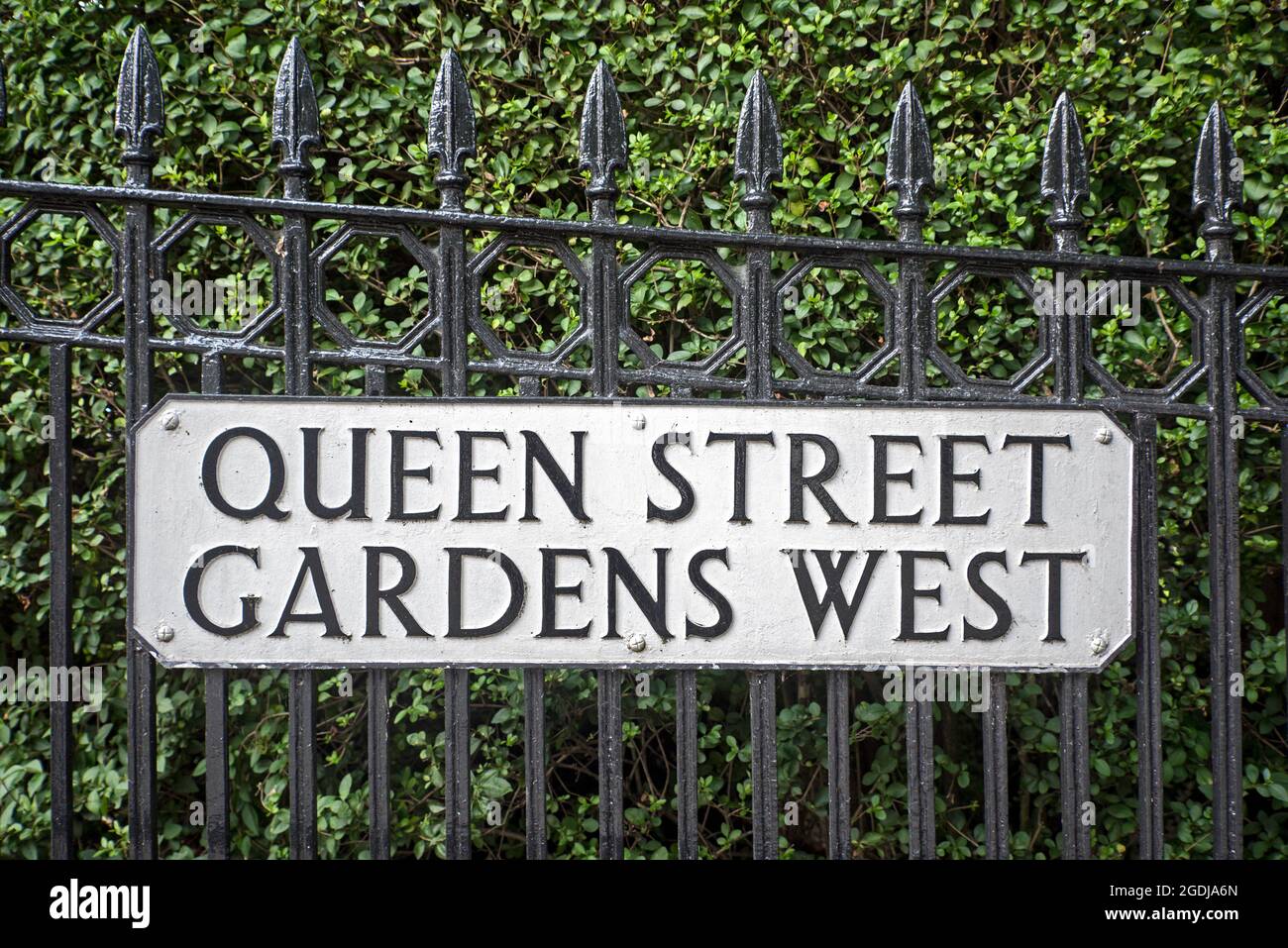 Queen Street Gardens West segno strada, New Town, Edimburgo, Scozia, Regno Unito. Foto Stock