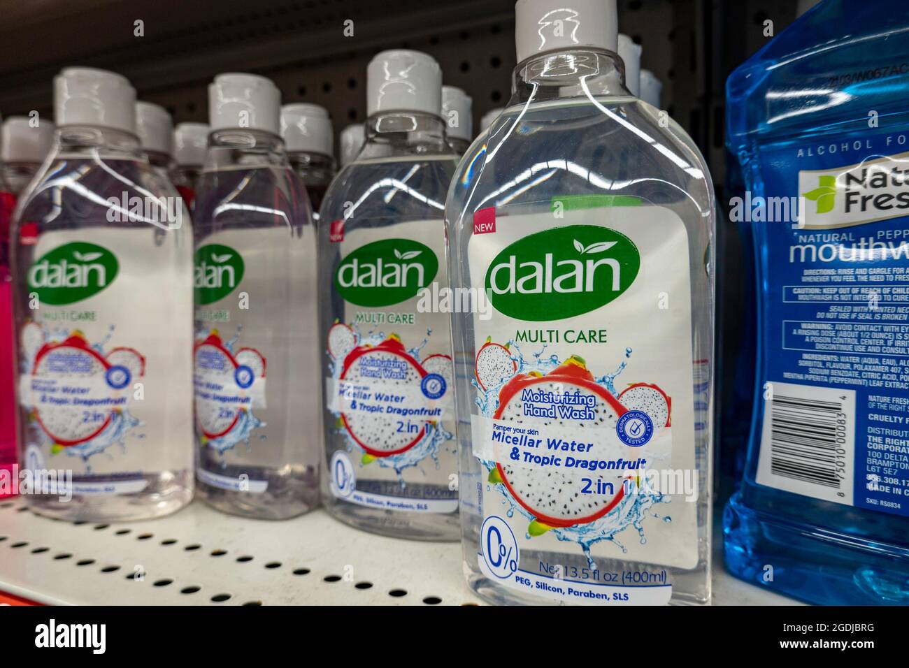 Dalan Multi Care Micellar Water & Tropic Dragonfruit al Jack's Discount Store, New York, USA Foto Stock