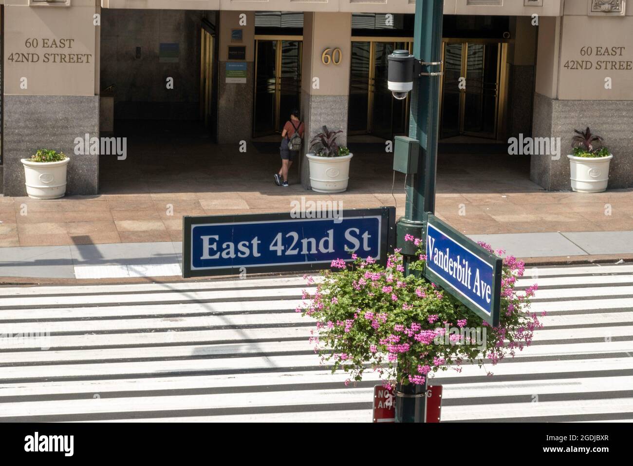 Attraversate East 42nd Street e Vanderbilt Avenue a Grand Central Place, NYC, USA Foto Stock