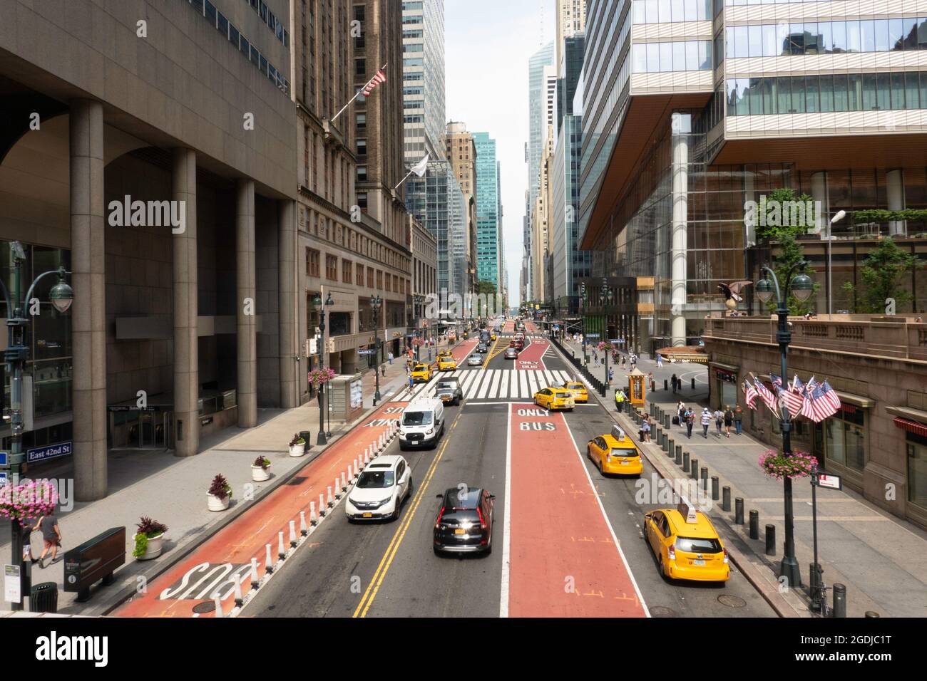 East 42nd Street Looking West from the Park Avenue Viaduct, NYC, USA Foto Stock