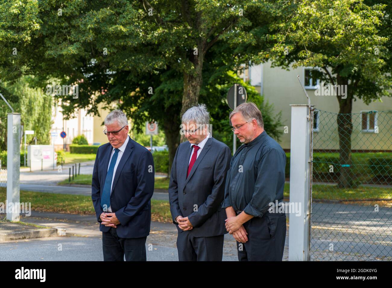 Bernd Lange, Pfarrer Andreas Bertram, Dr. Michael Wieler , em 13. Agosto 2021 wird an den Beginn des Baus der Berliner Mauer und die vollständige Schlie Foto Stock