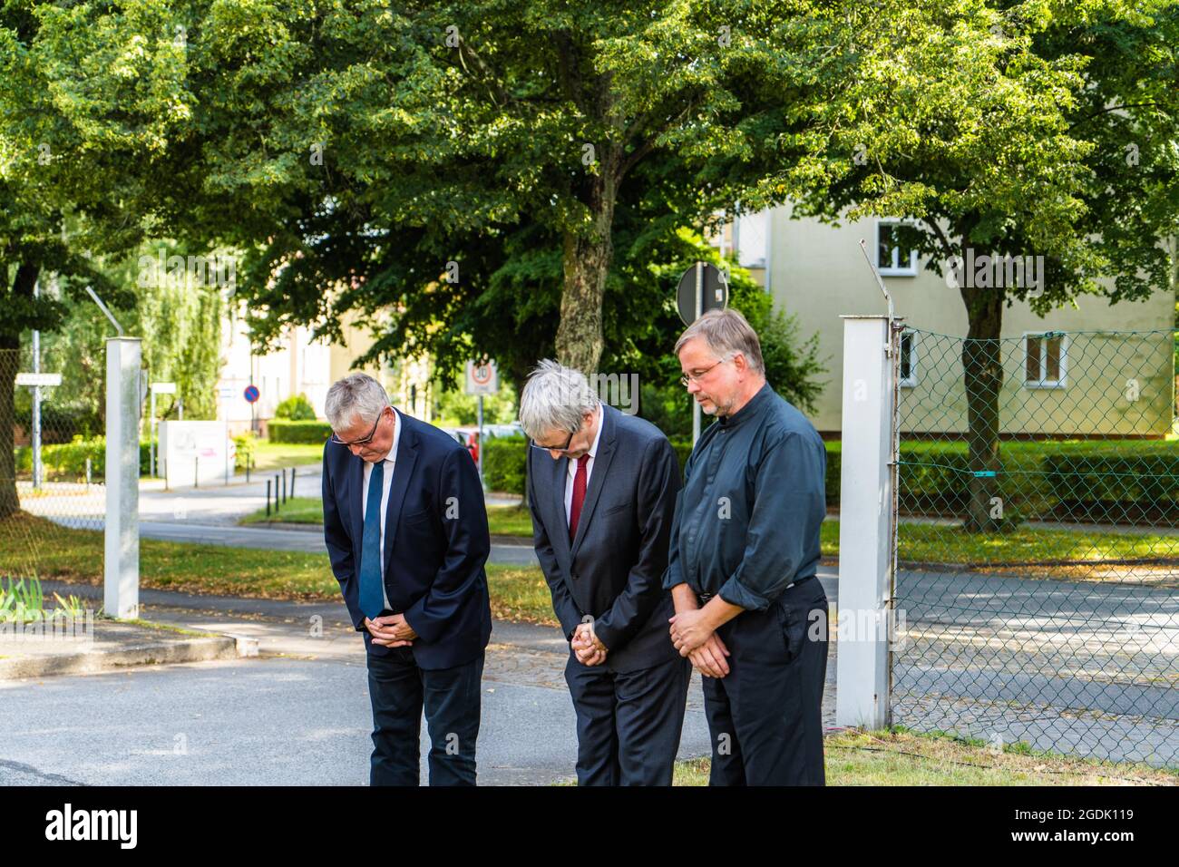 Bernd Lange, Pfarrer Andreas Bertram, Dr. Michael Wieler , em 13. Agosto 2021 wird an den Beginn des Baus der Berliner Mauer und die vollständige Schlie Foto Stock