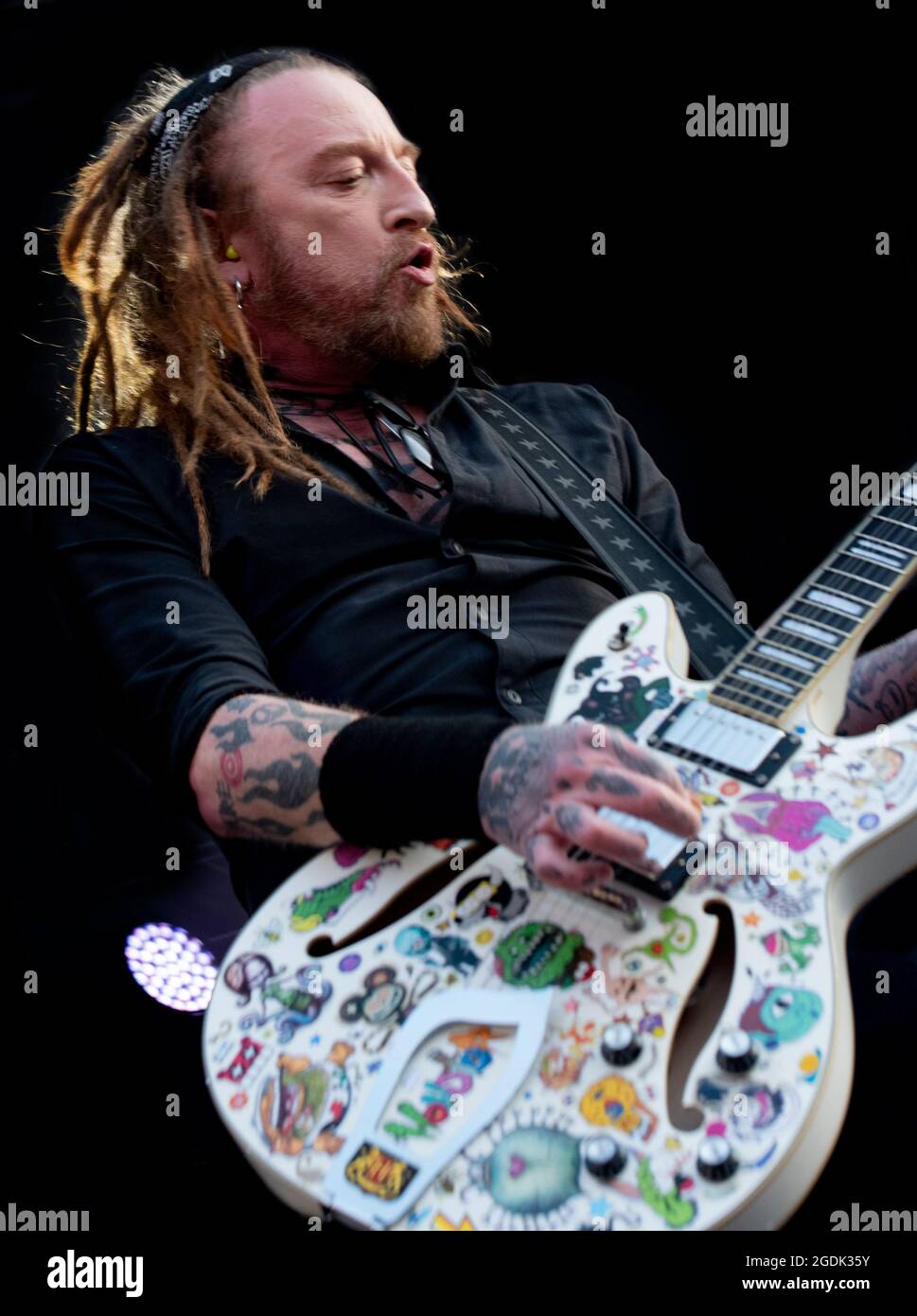 The Wildhearts (cantante/cantautore/chitarrista Ginger Wildheart) - Britrock Must be Dangered, Digbeth Arena, Birmingham, 05.05.18. Musica dal vivo nel Regno Unito. / Concerto Foto Stock The Wildhearts (cantante/cantautore/chitarrista Ginger Wildheart) - Britrock Must be Dangered, Digbeth Arena, Birmingham, 05.05.18. Musica dal vivo nel Regno Unito. / Concerto Foto Stock