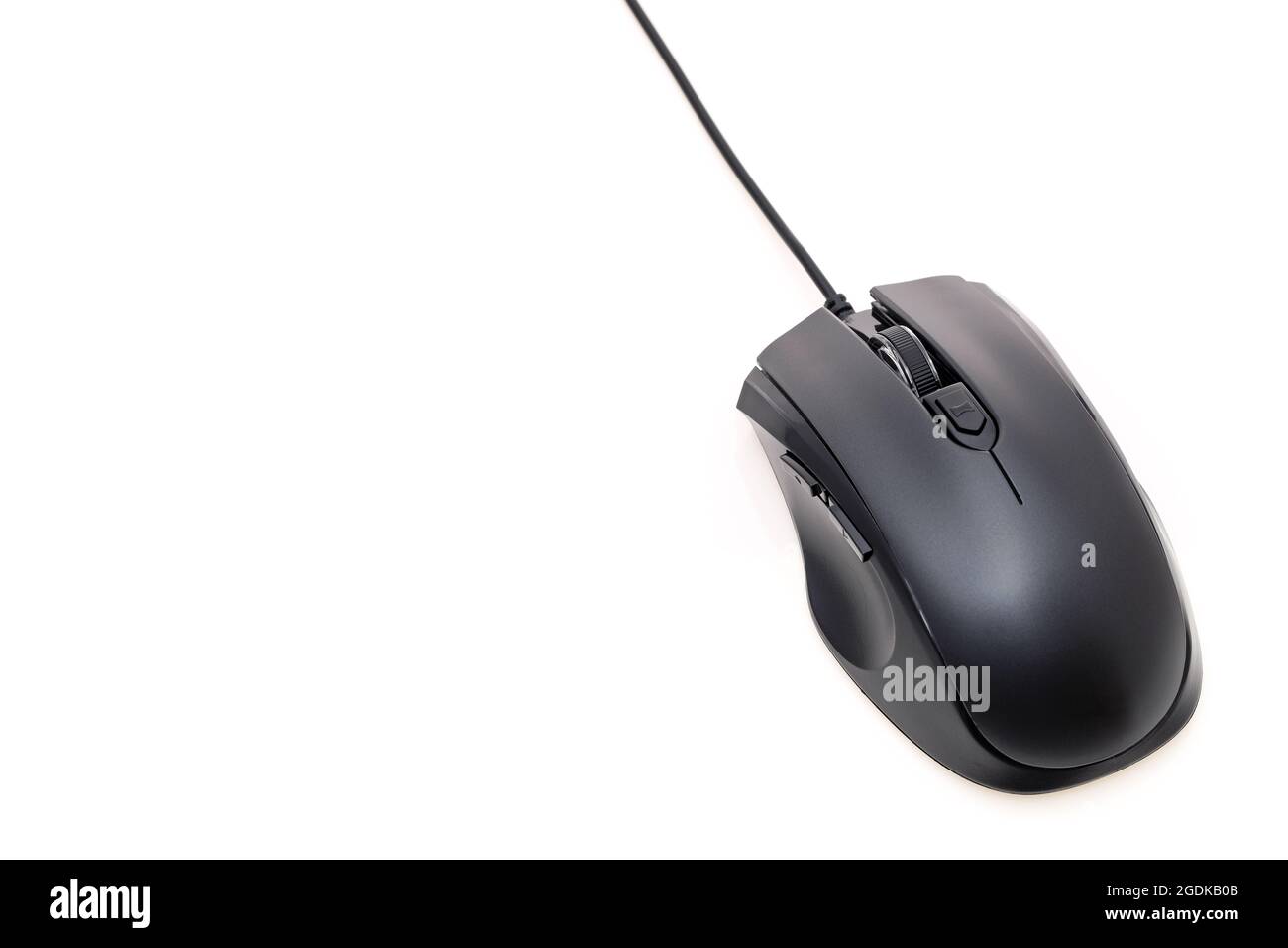 Il mouse del computer con il cavo su sfondo bianco Foto Stock