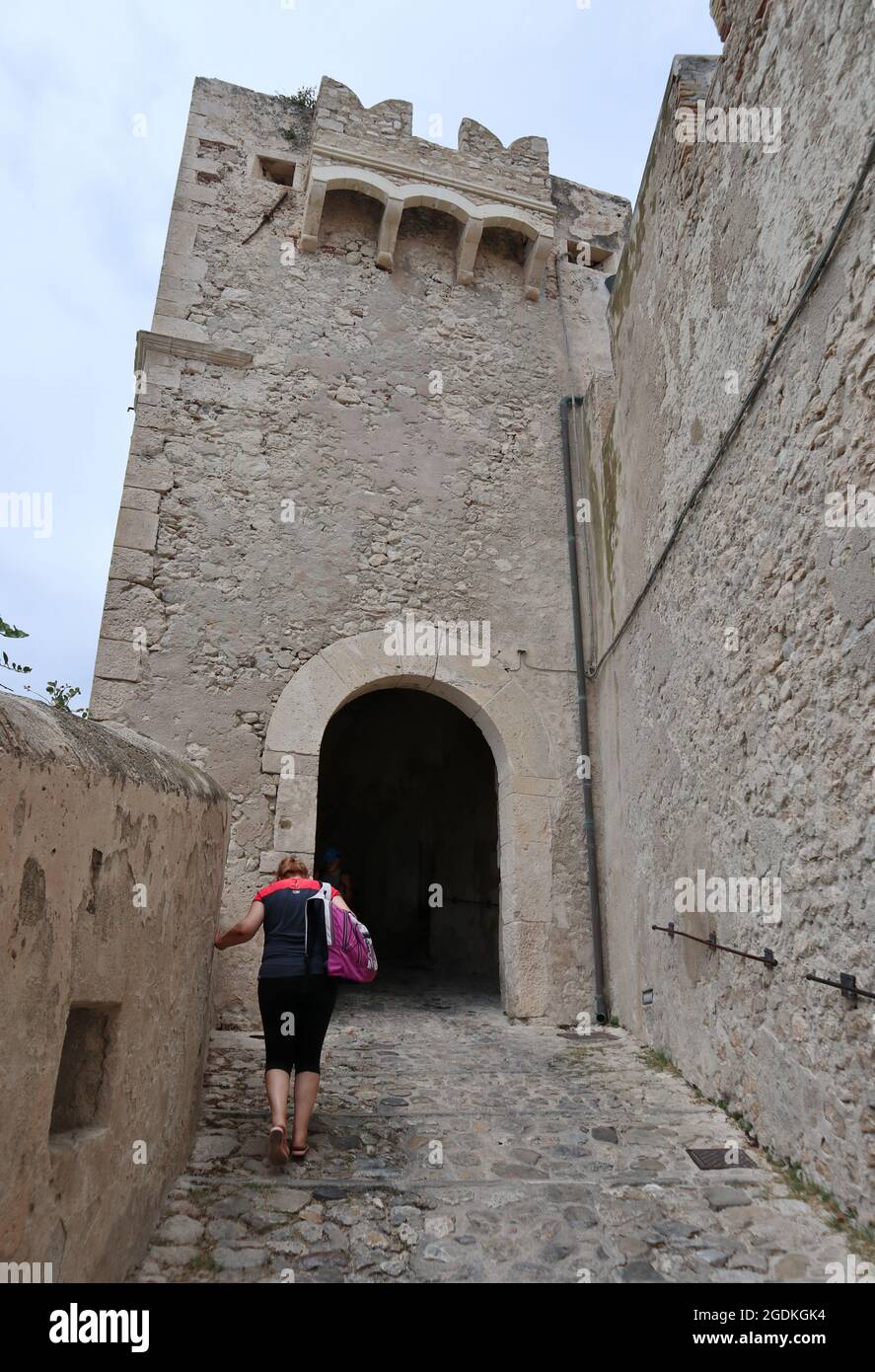 Isole Tremiti - Turismo all'ingresso di Torre del Pennello Foto Stock