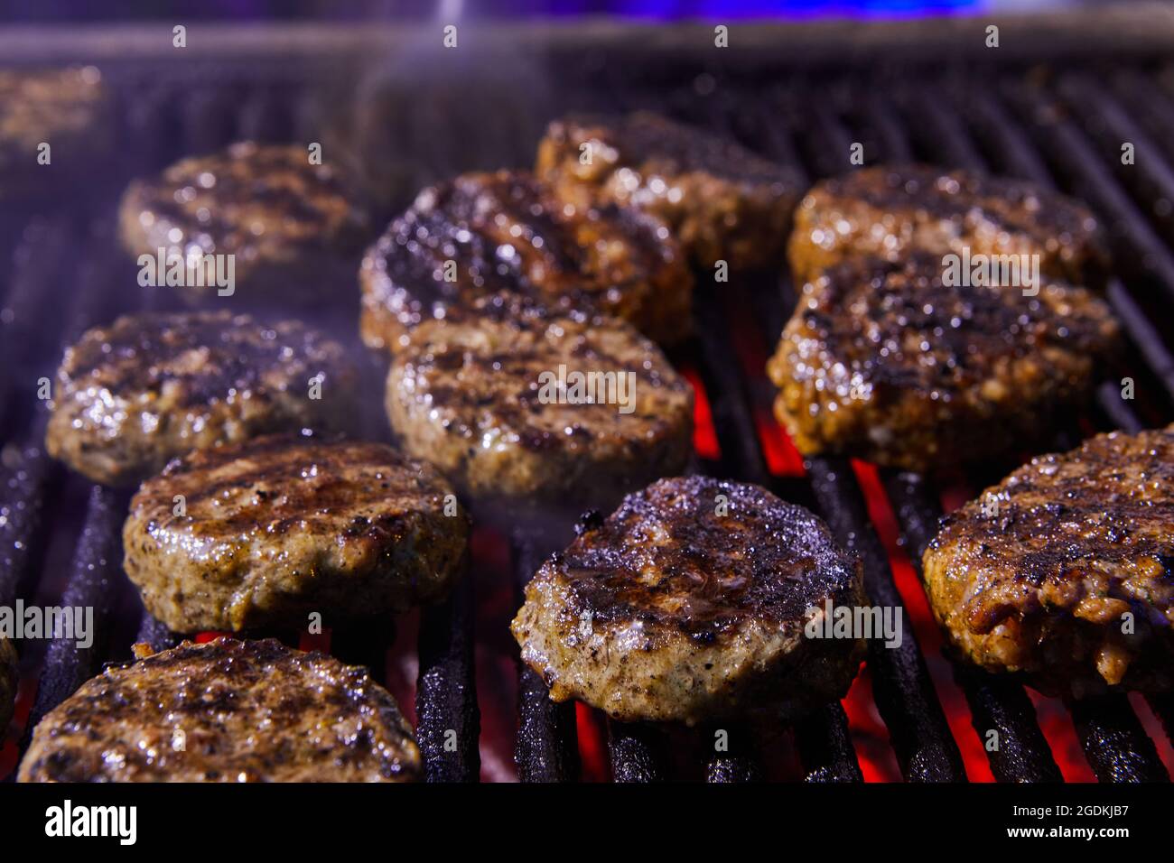 Barbecue alla griglia e barbecue fumo party.primo piano. Foto Stock